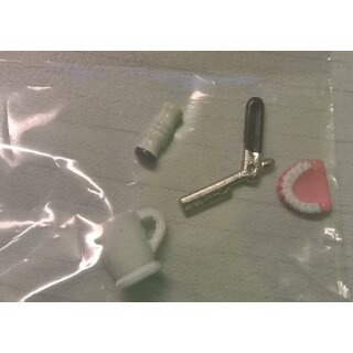 Miniatur Badezimmer Utensilien (Gebiss, Zahnglas, Rasierer, Rasierpinsel